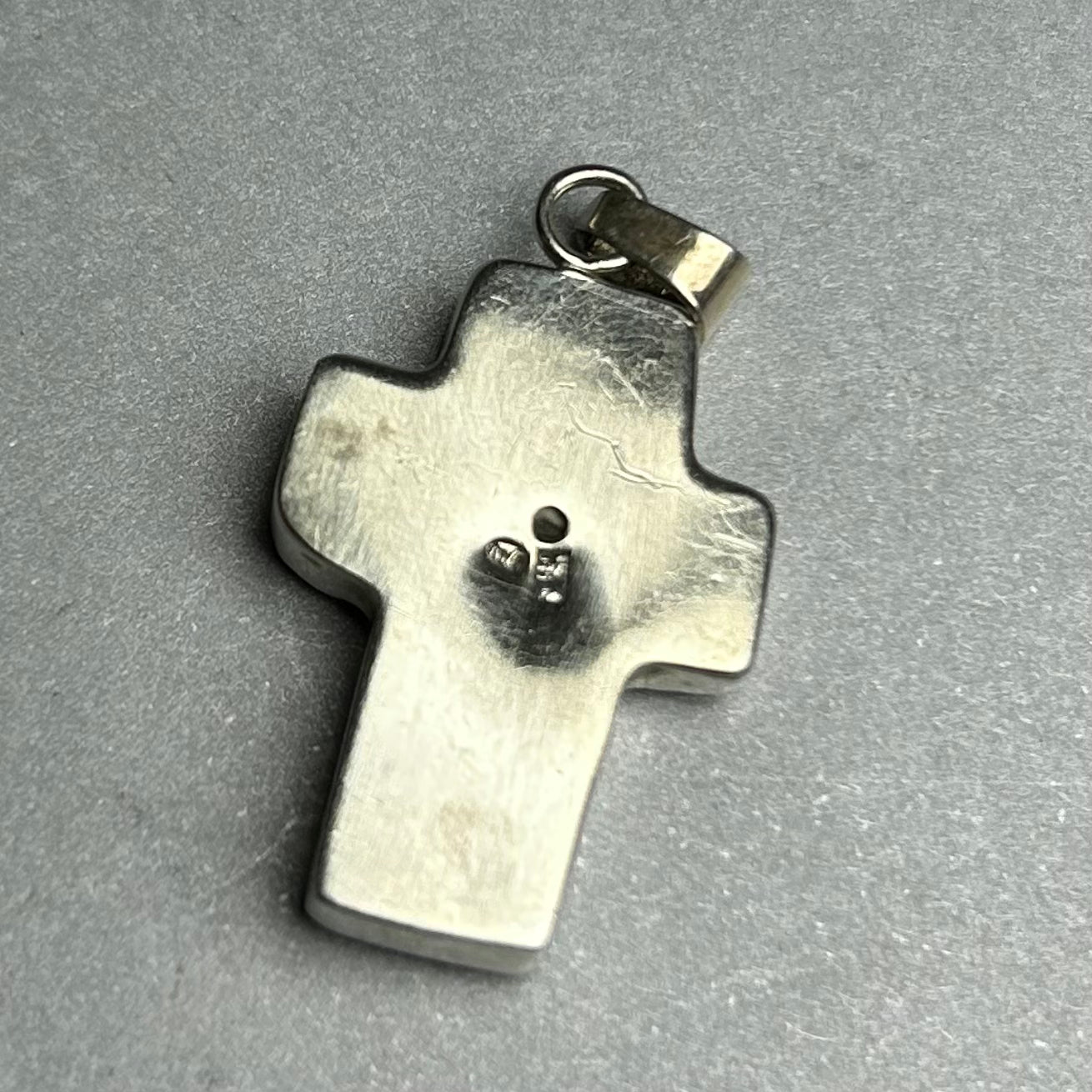 Kreuzanhänger aus 925 Silber mit Bernstein