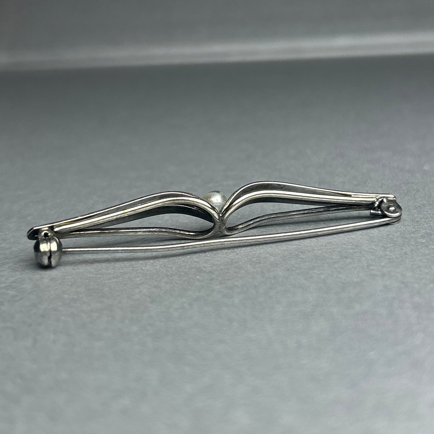 Brosche aus 935 Silber mit gelbem Cabochon