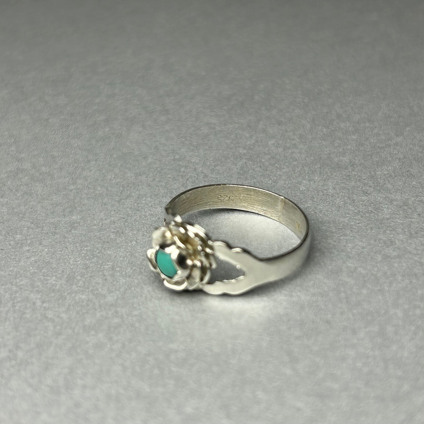 Ring aus 925 Silber mit natürlichem Türkis Blüten Design