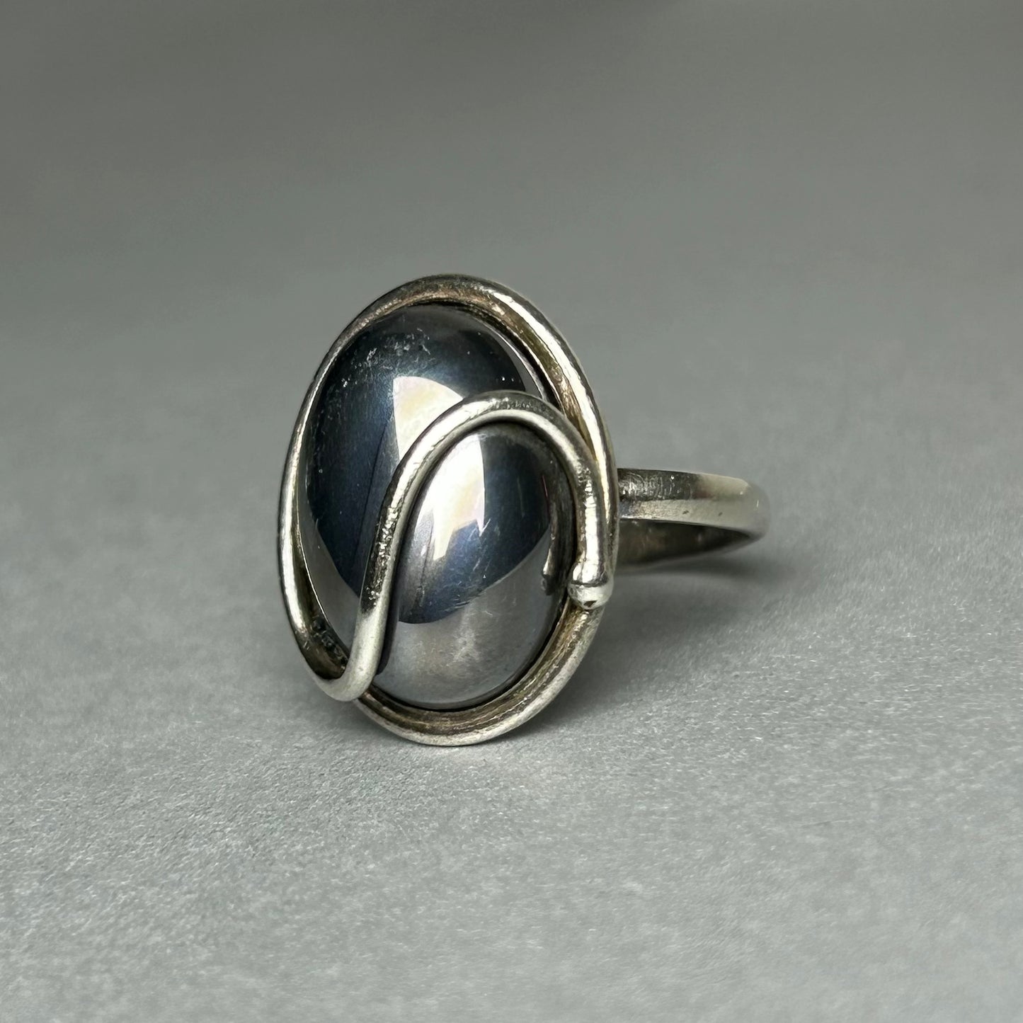 Ring aus 925 Silber mit natürlichem Hematit