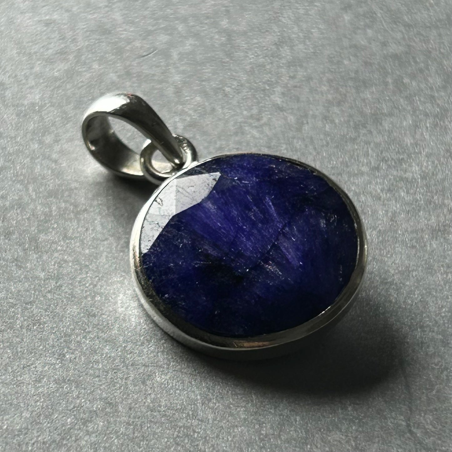 Anhänger aus 925 Silber mit natürlichem Dumortierit