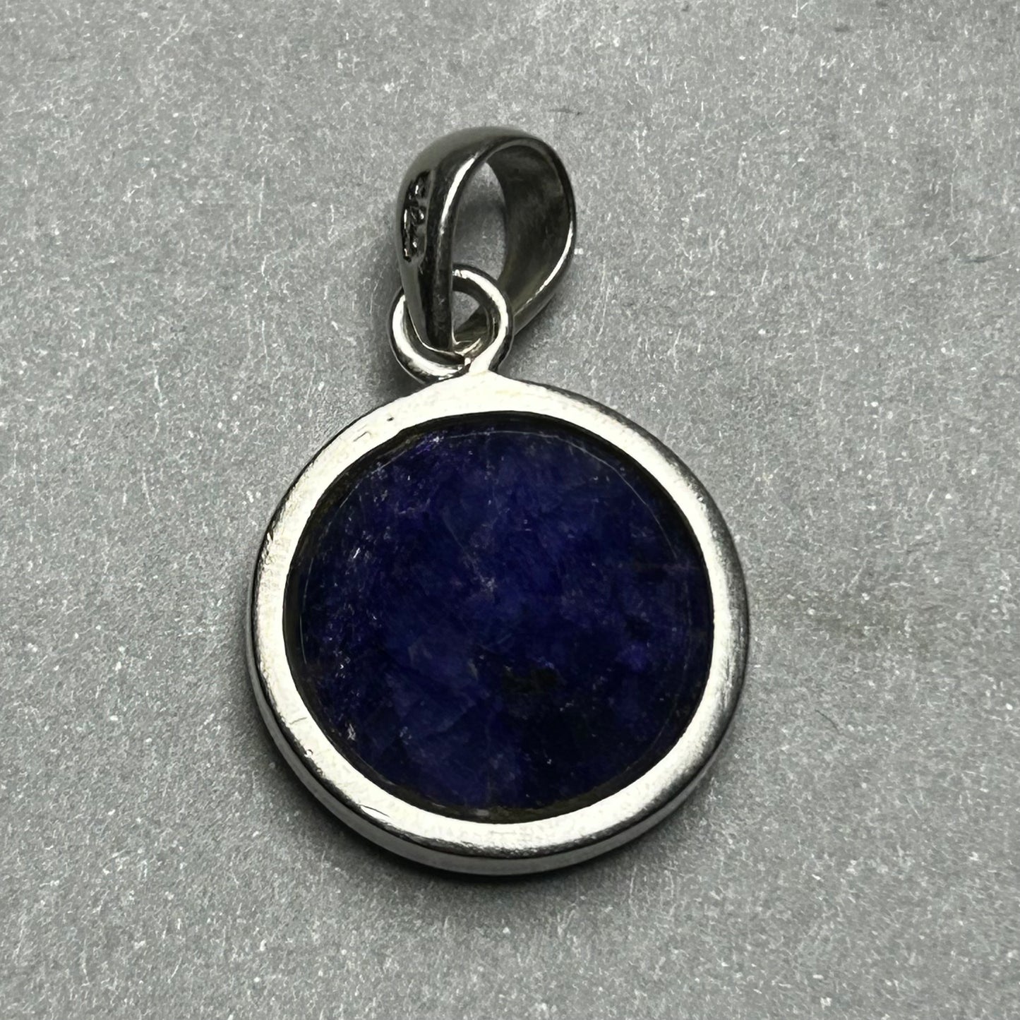 Anhänger aus 925 Silber mit natürlichem Dumortierit
