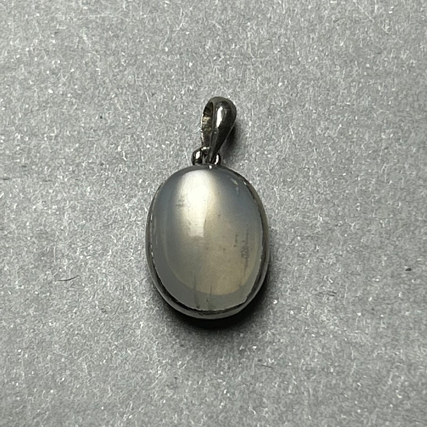 Anhänger aus 925 Silber mit natürlichem weißen Mondstein