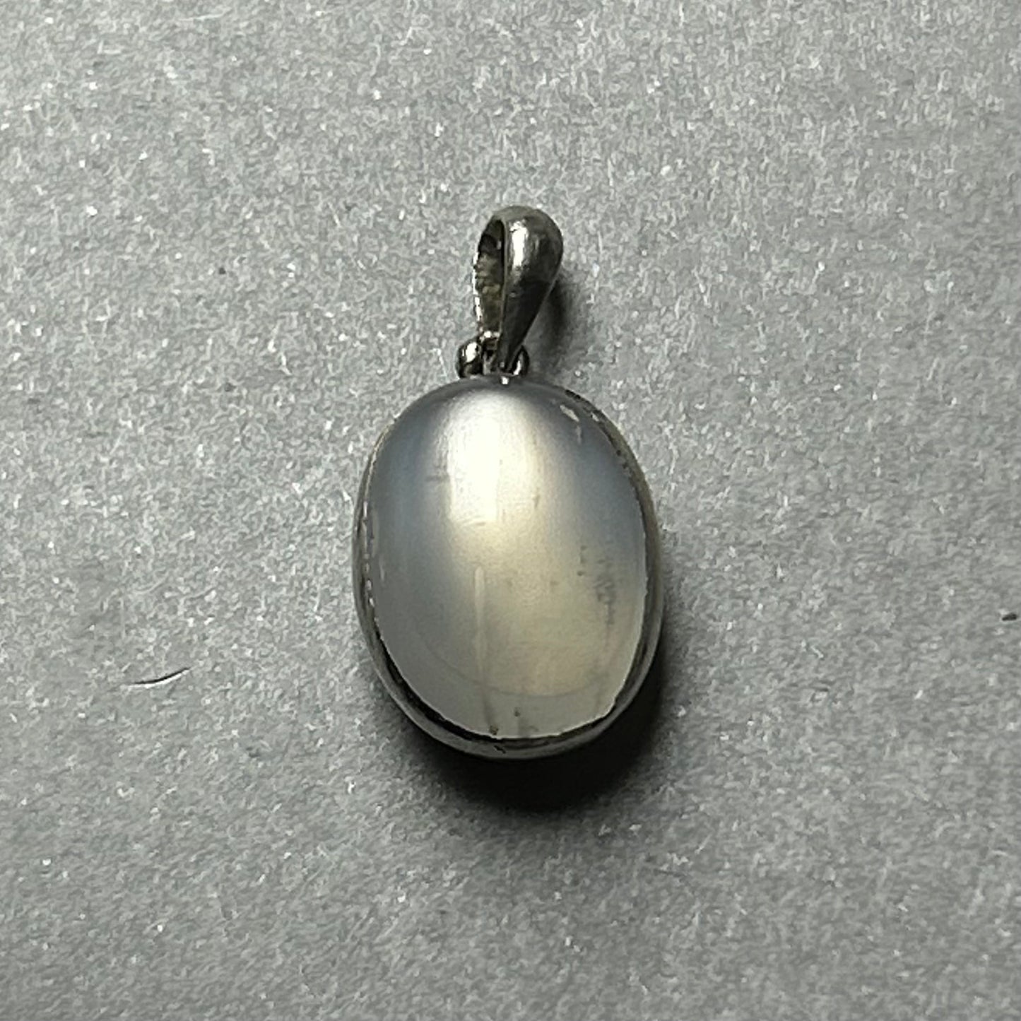 Anhänger aus 925 Silber mit natürlichem weißen Mondstein