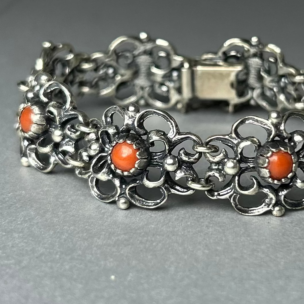 Armband mit Koralle aus 800 Silber