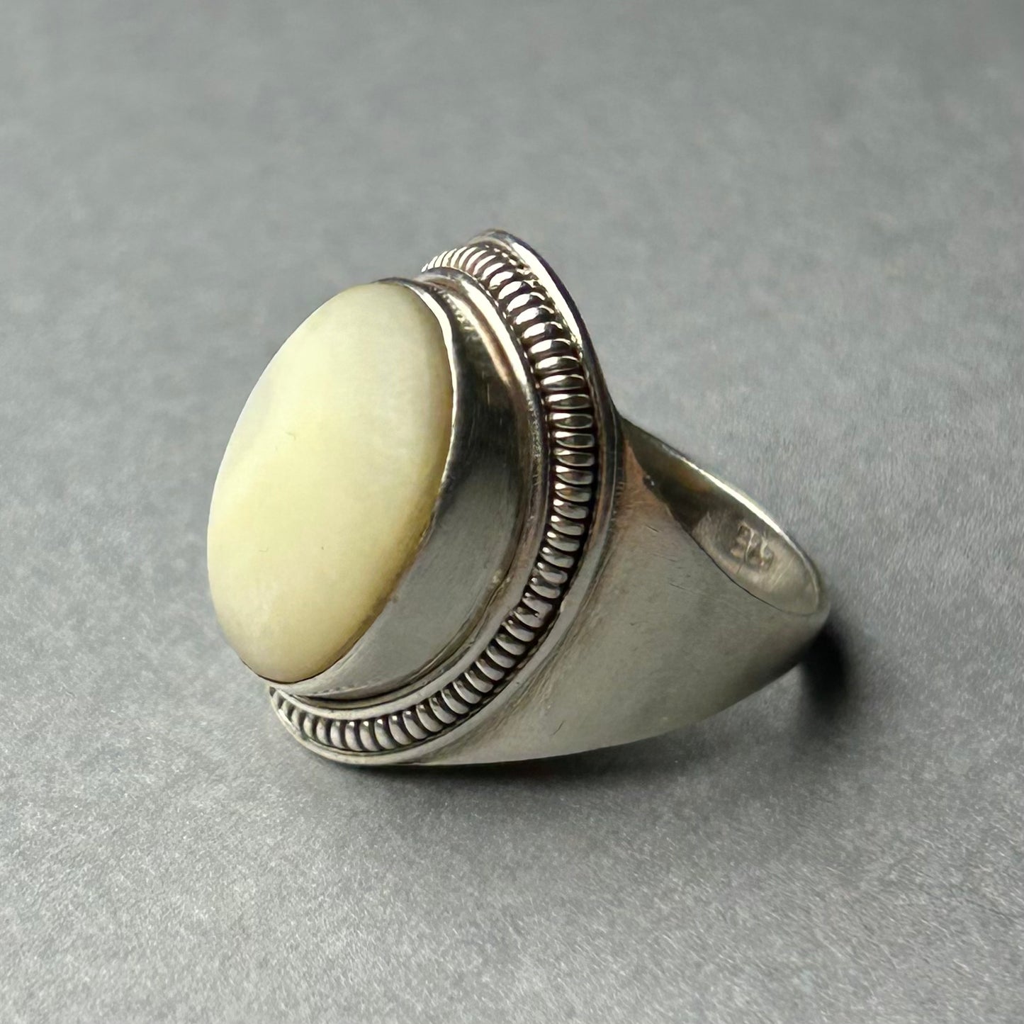 Ring mit Perlmutt aus 925 Silber