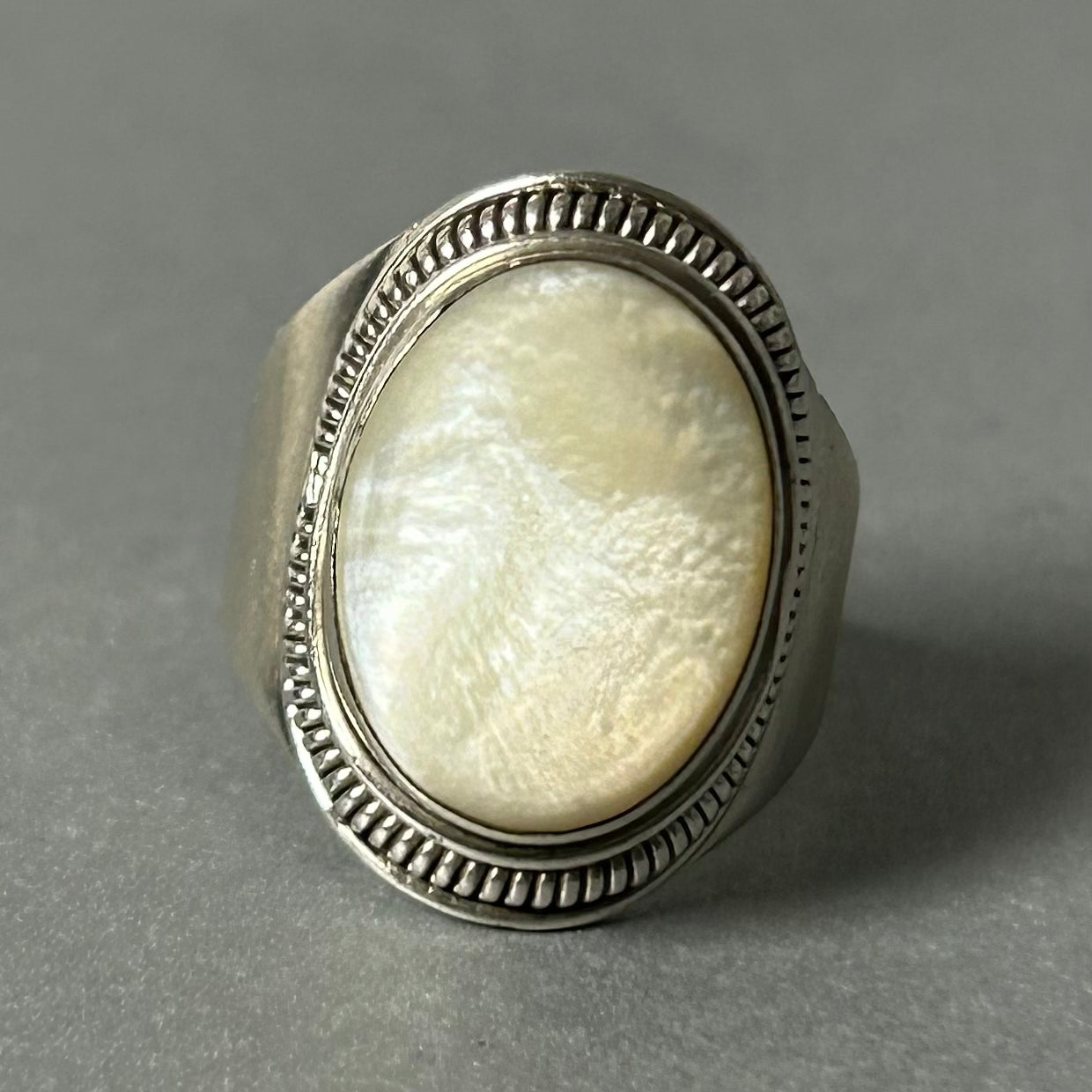 Ring mit Perlmutt aus 925 Silber